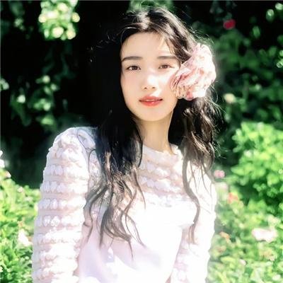 穿黄靴子的女孩
